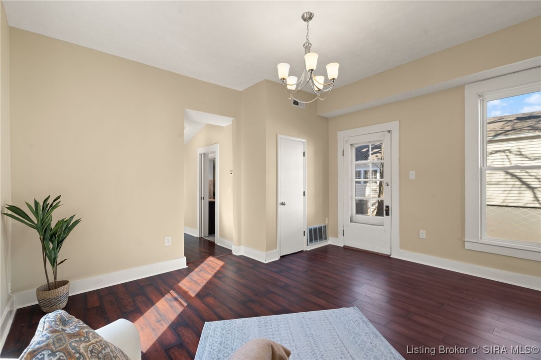 905 E 7th Street