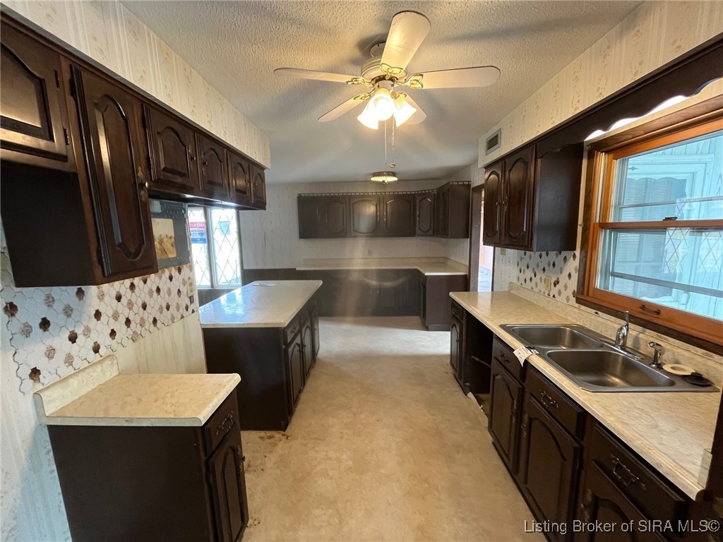 3401 Royal Oak Drive