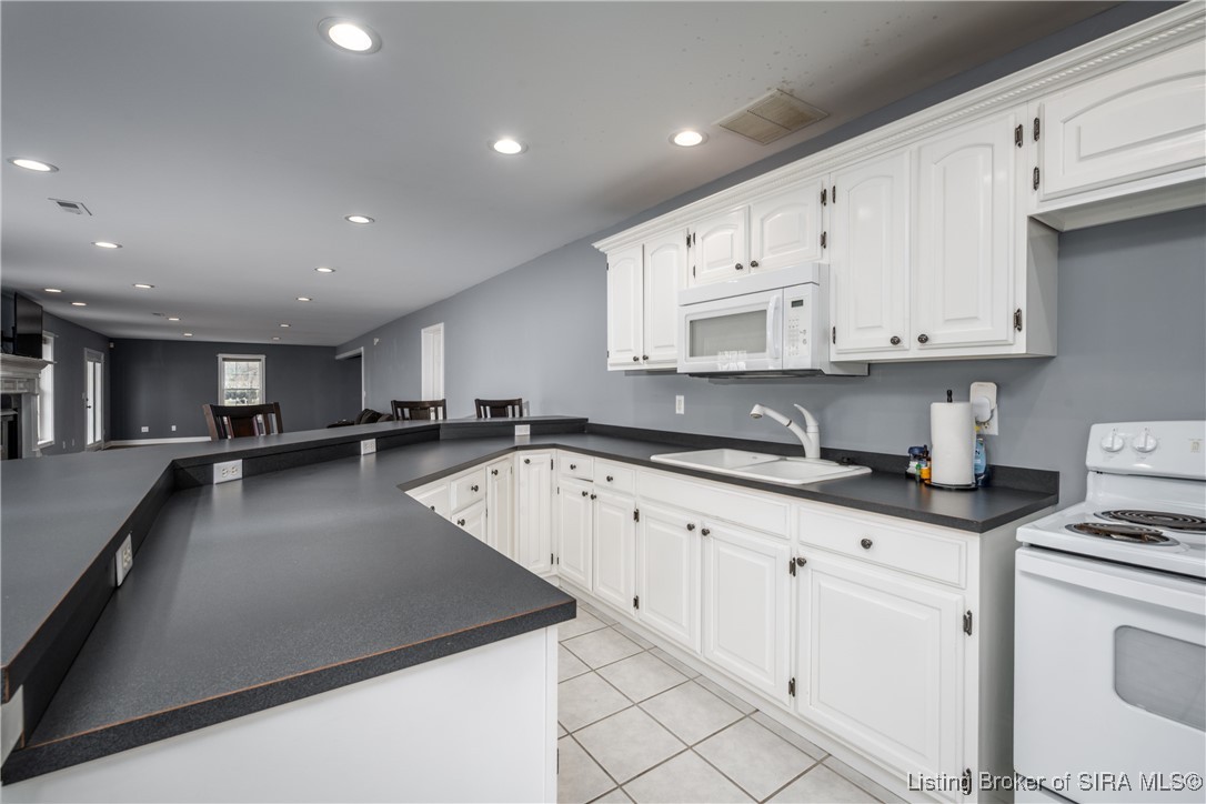 5815 Ridgefield Drive