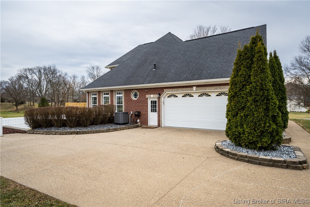 5815 Ridgefield Drive