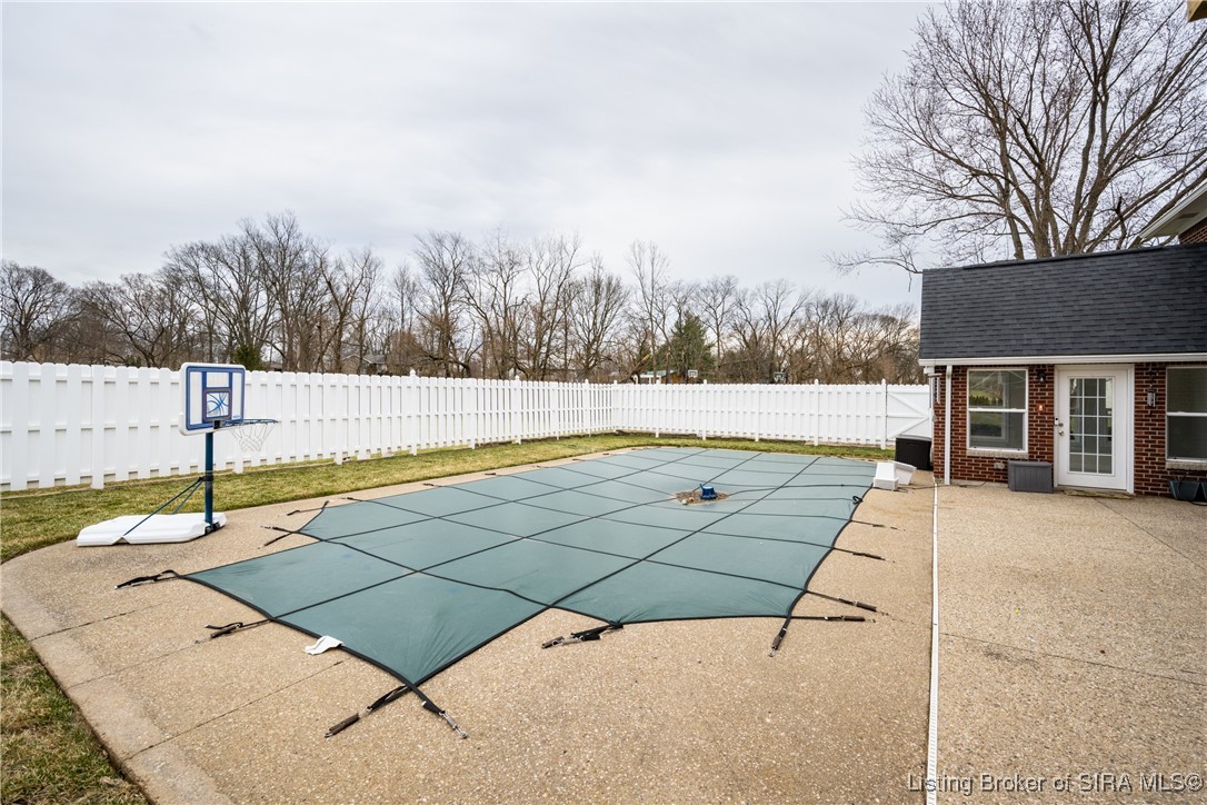 5815 Ridgefield Drive