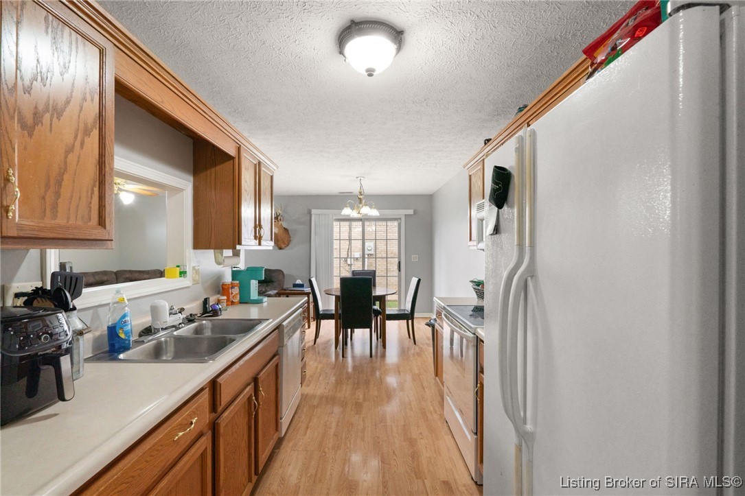886 Sky Way Drive