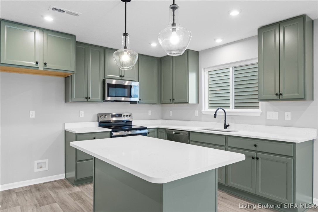 8208 Crescent Cove