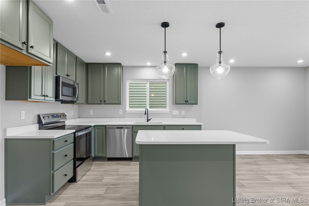 8208 Crescent Cove