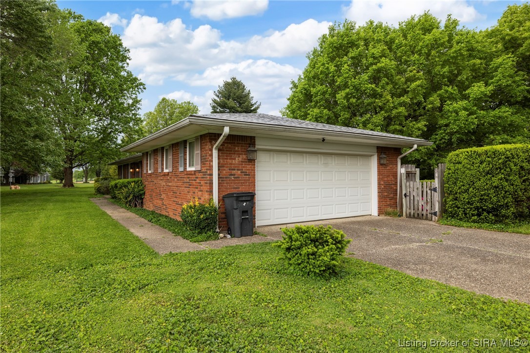 5705 Lentzier Trace