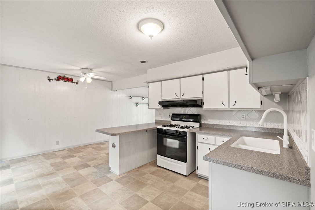 1050 Country Club Road NE