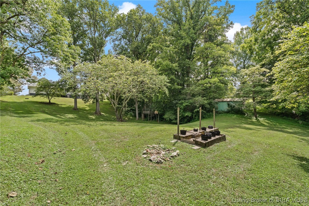 1050 Country Club Road NE