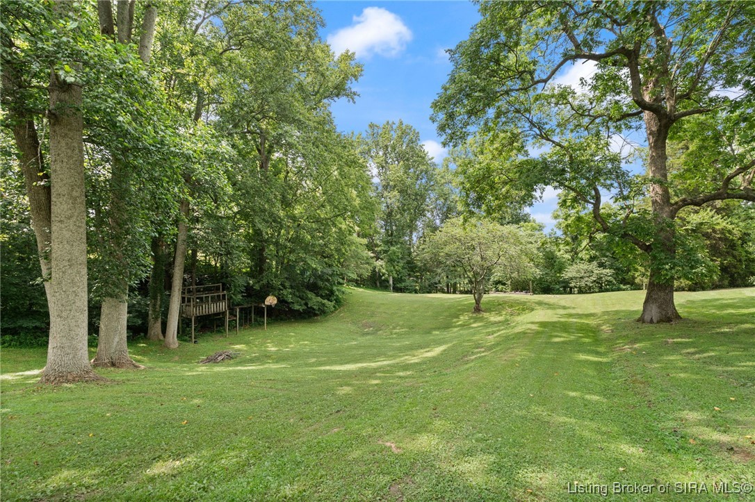 1050 Country Club Road NE