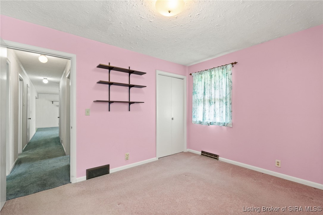 1050 Country Club Road NE