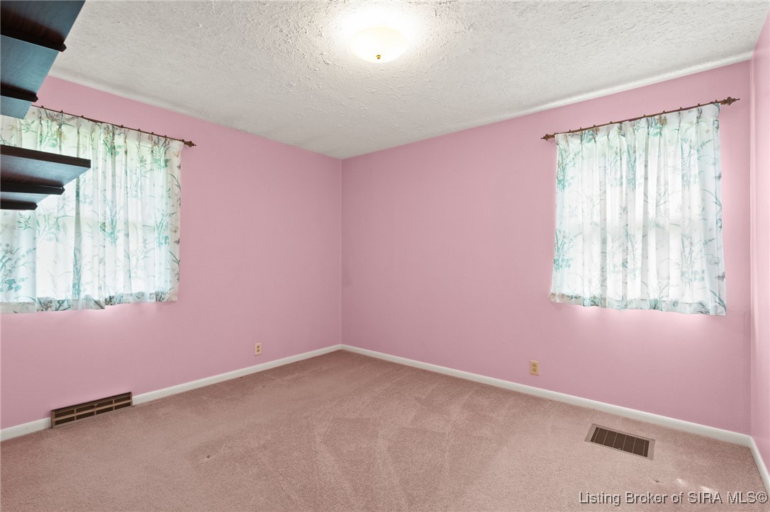 1050 Country Club Road NE