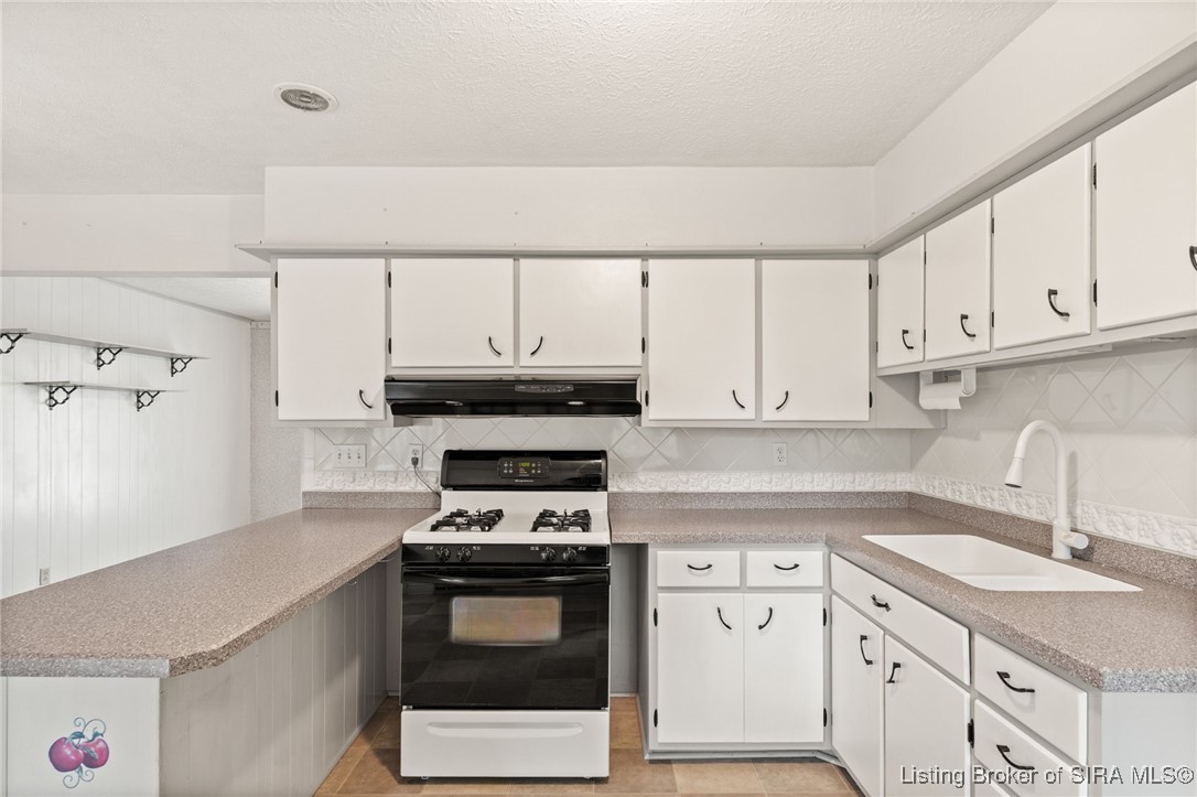 1050 Country Club Road NE