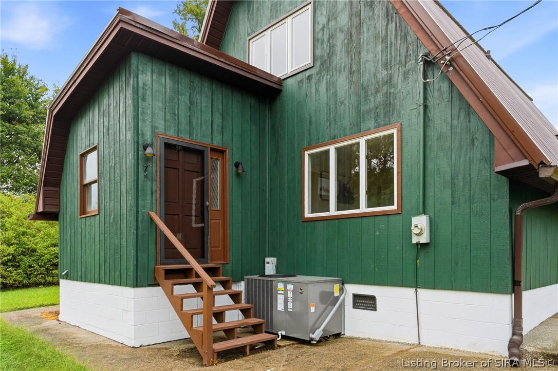 833 Clampett Lane