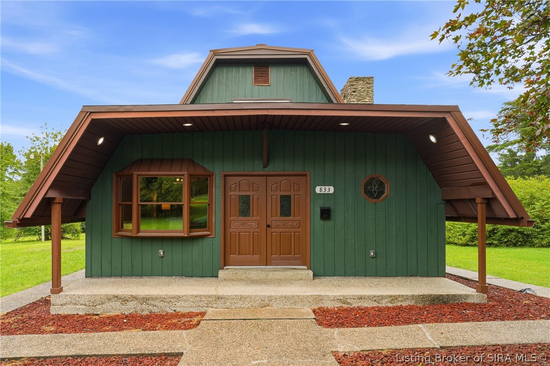 833 Clampett Lane
