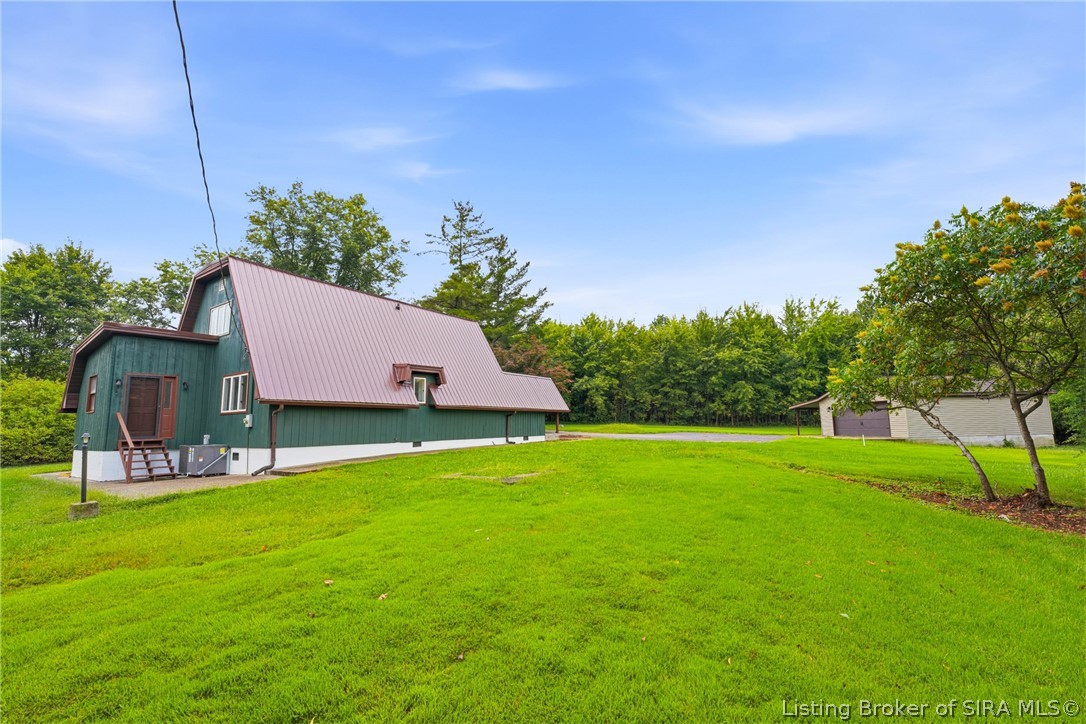 833 Clampett Lane