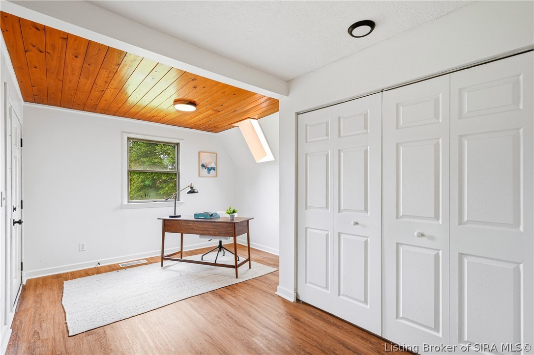833 Clampett Lane