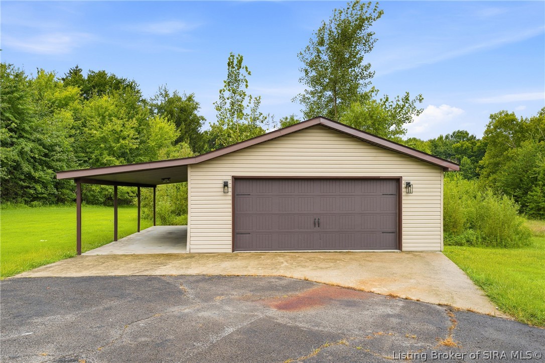 833 Clampett Lane
