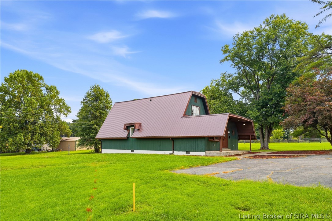 833 Clampett Lane