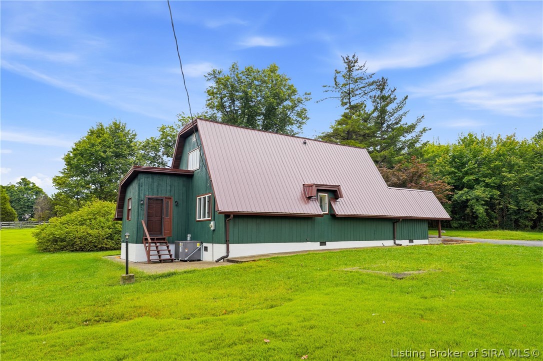 833 Clampett Lane