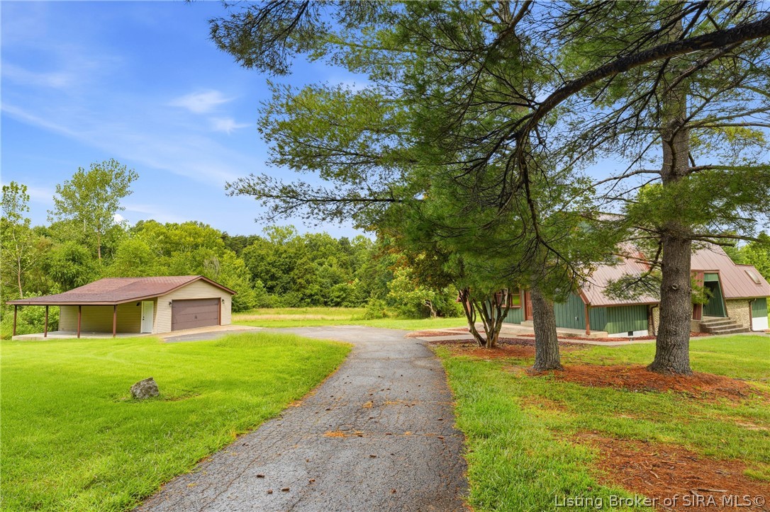 833 Clampett Lane