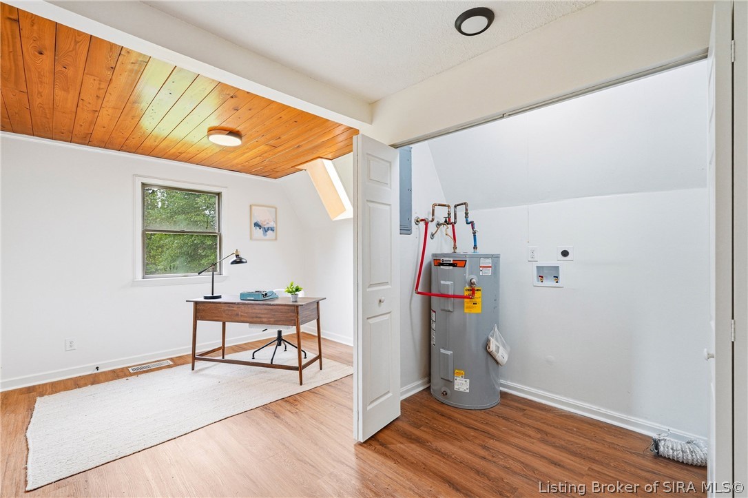 833 Clampett Lane