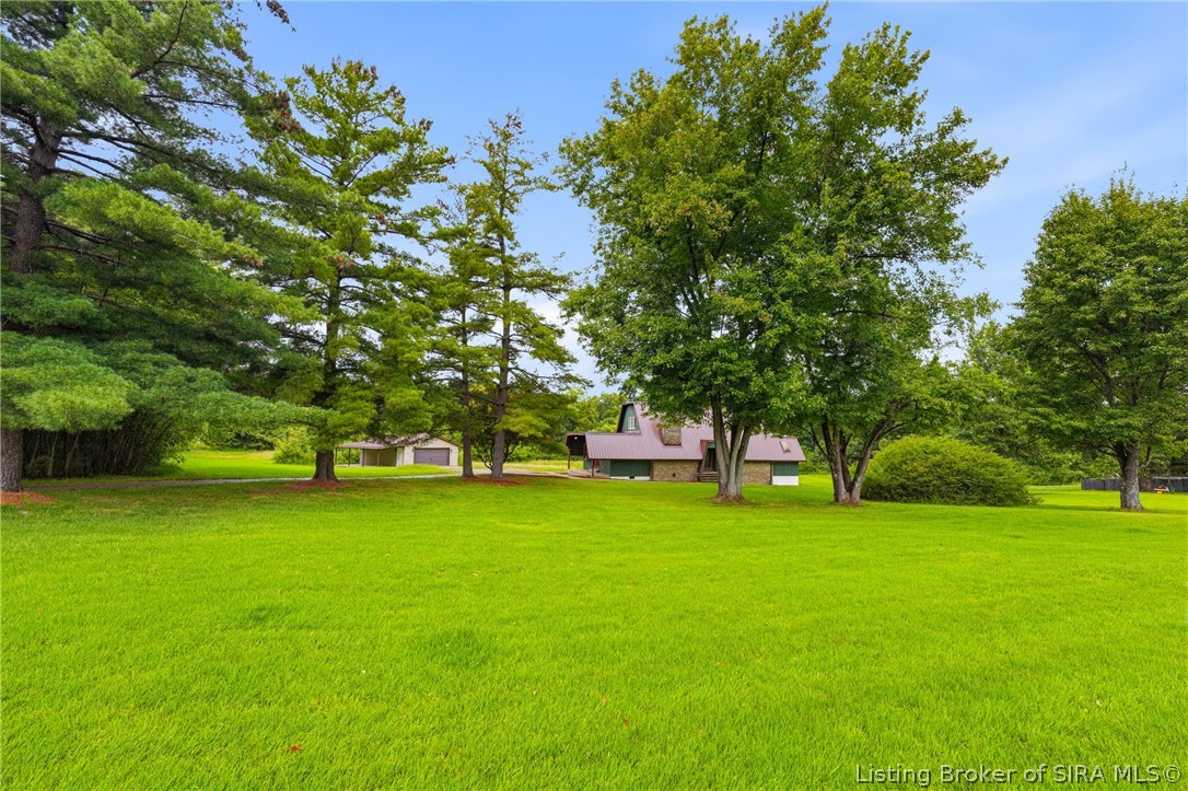 833 Clampett Lane