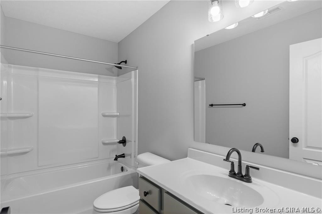 8208 Crescent Cove