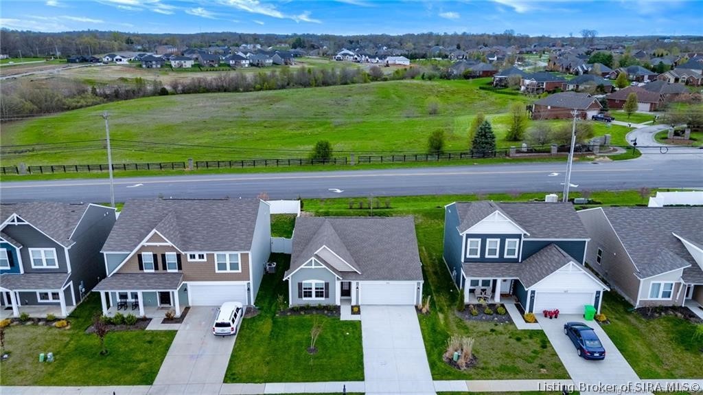 8208 Crescent Cove