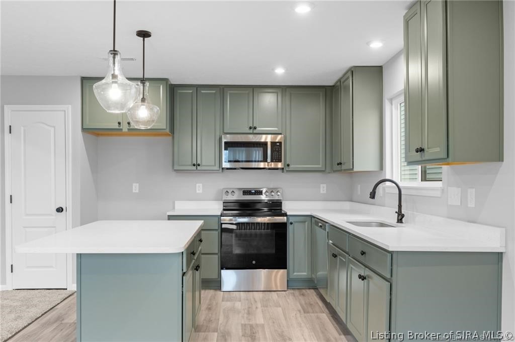 8208 Crescent Cove
