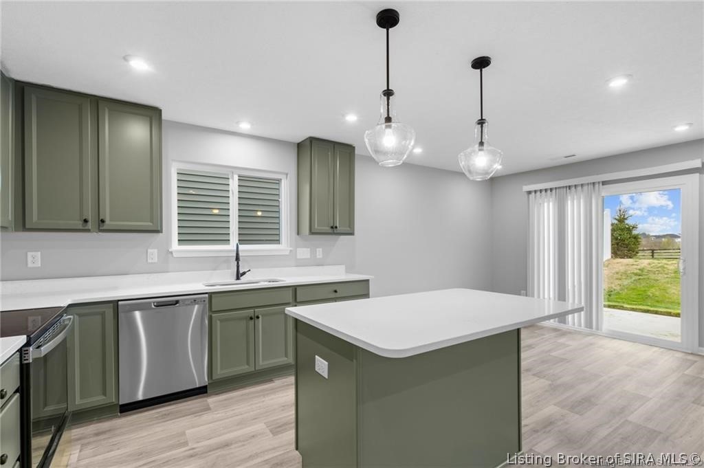 8208 Crescent Cove