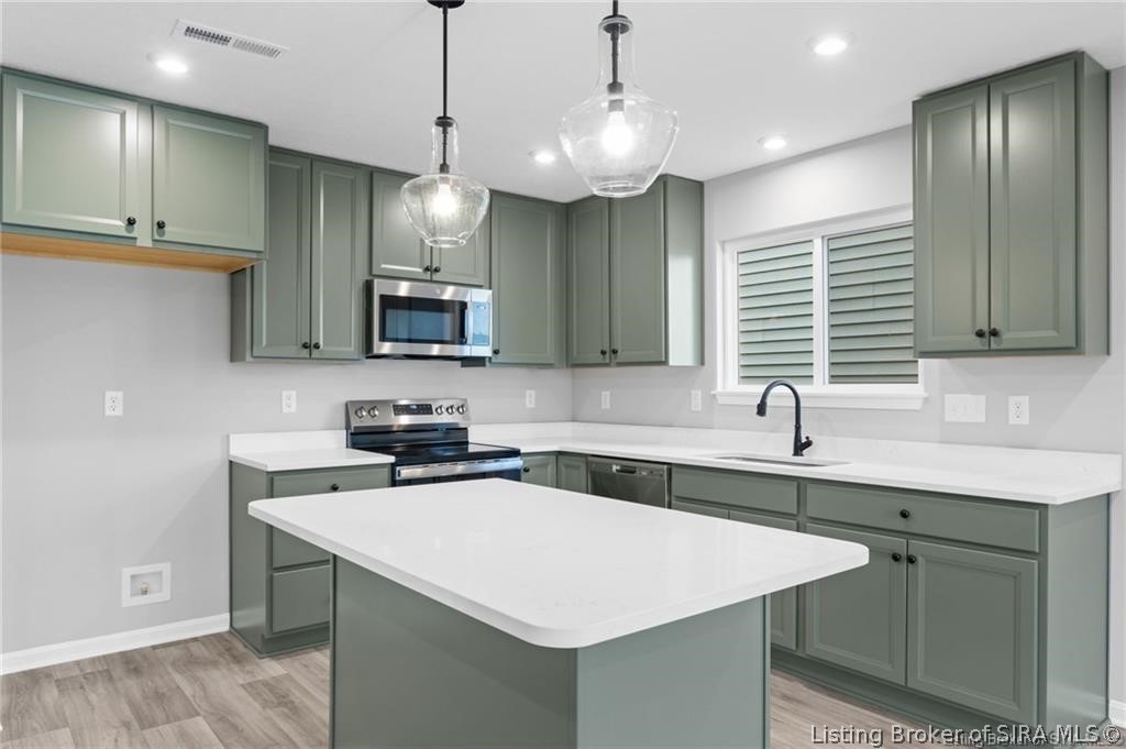 8208 Crescent Cove