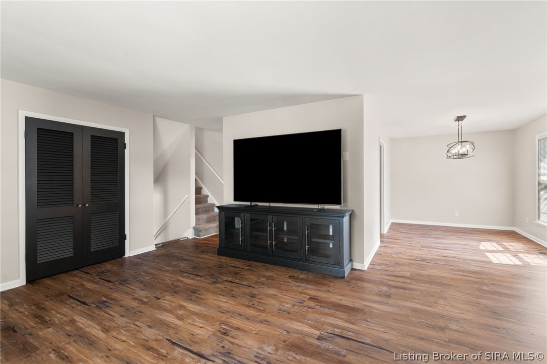 104 W Maplewood Drive