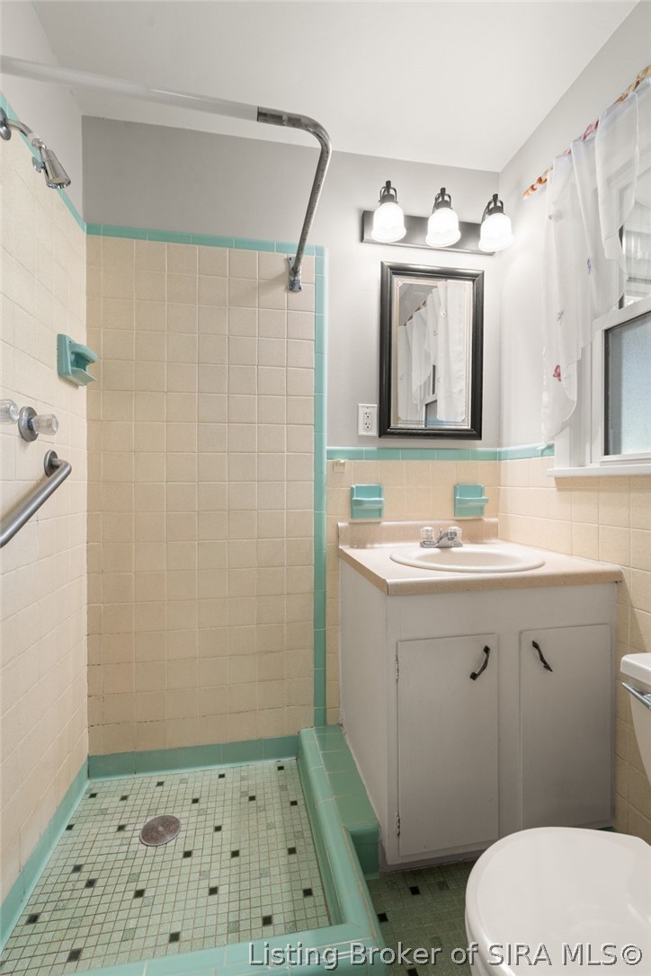 104 W Maplewood Drive