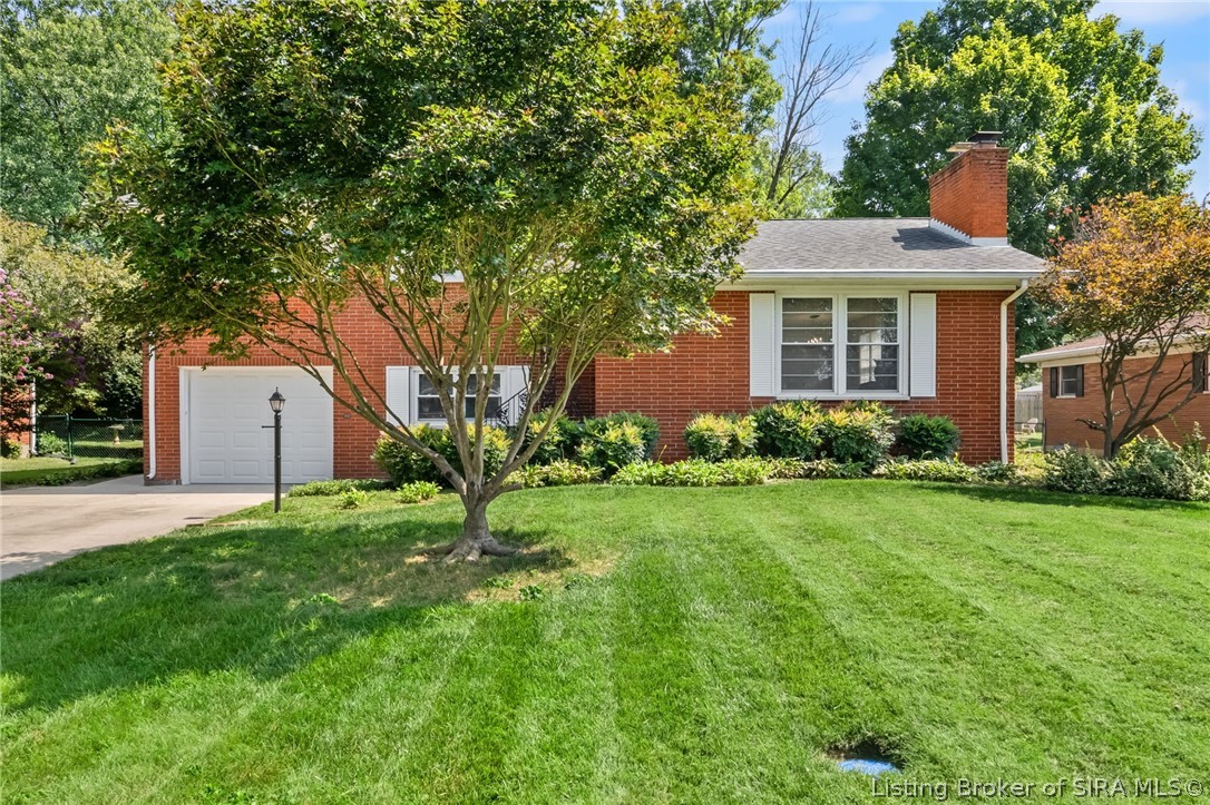 104 W Maplewood Drive
