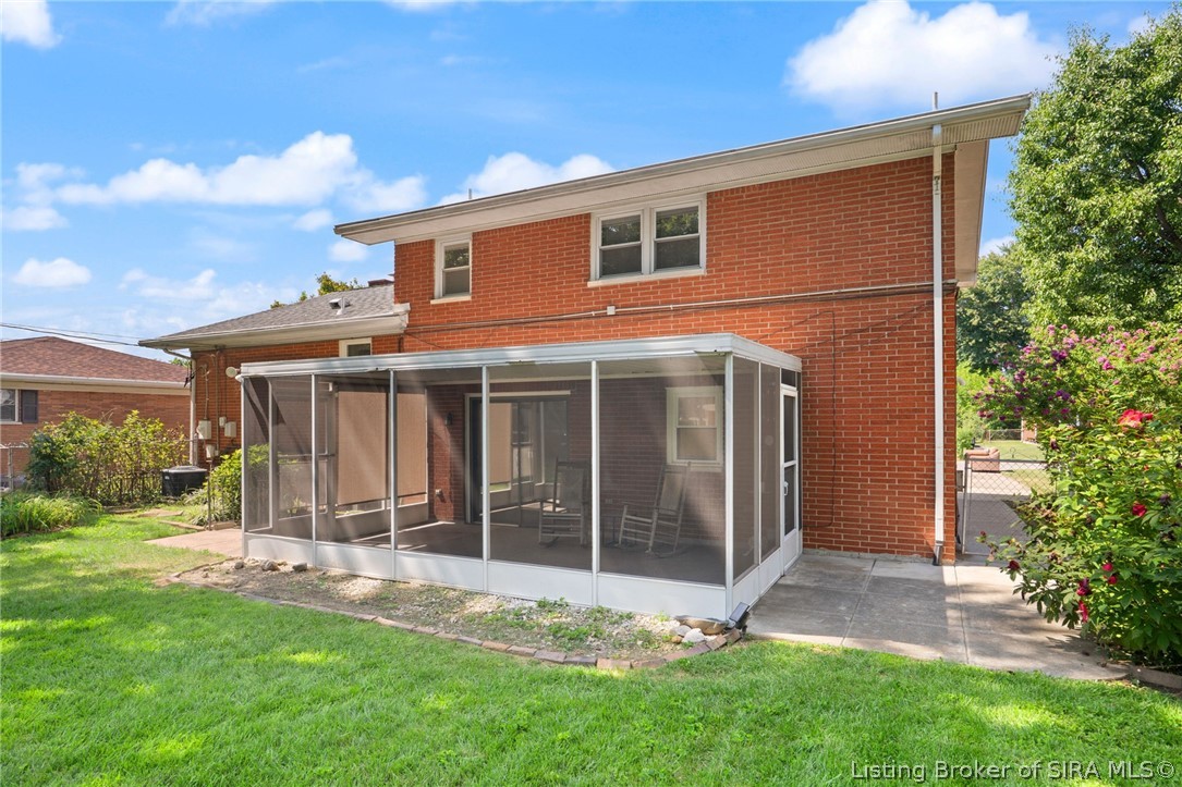 104 W Maplewood Drive