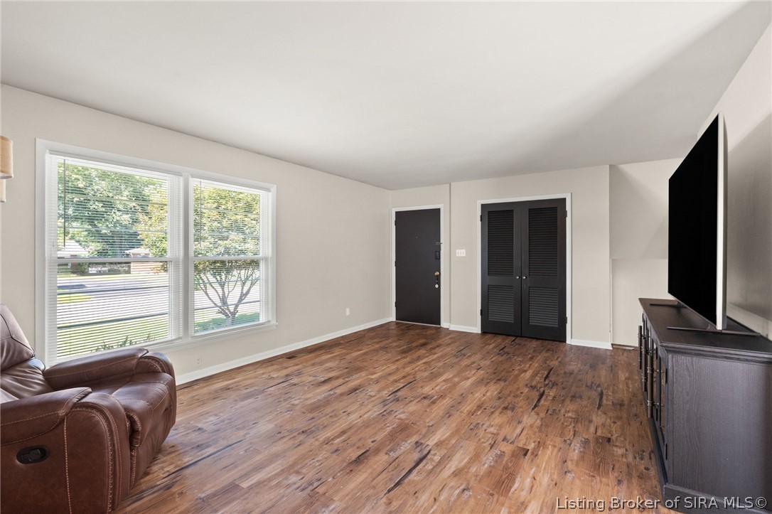 104 W Maplewood Drive