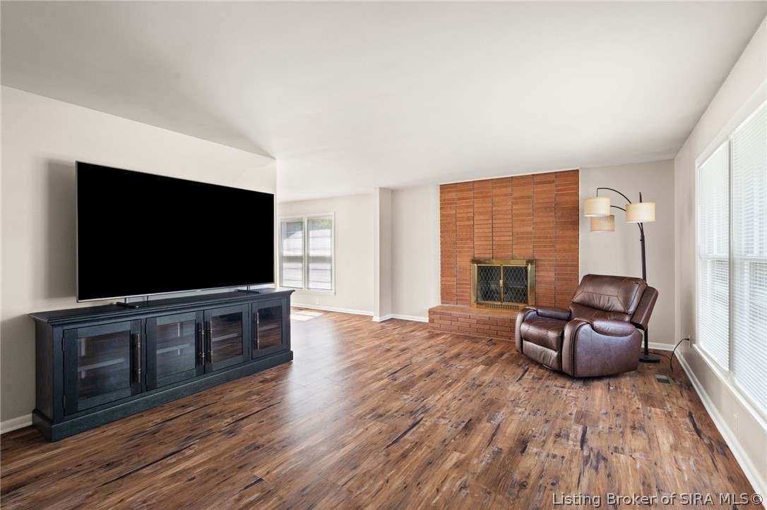 104 W Maplewood Drive