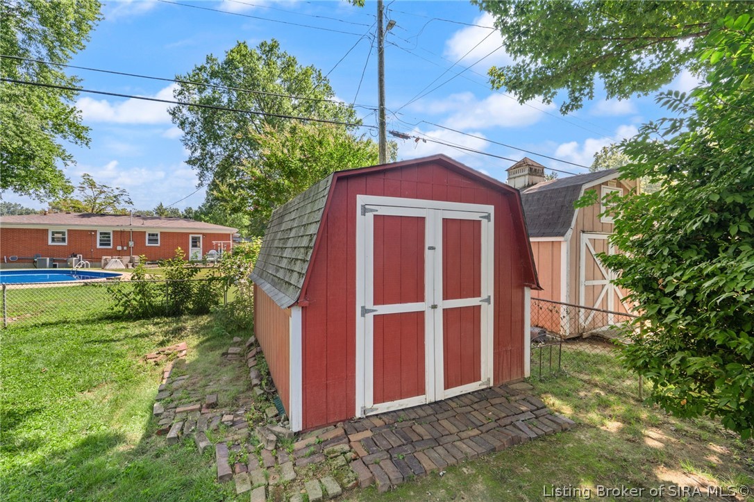104 W Maplewood Drive