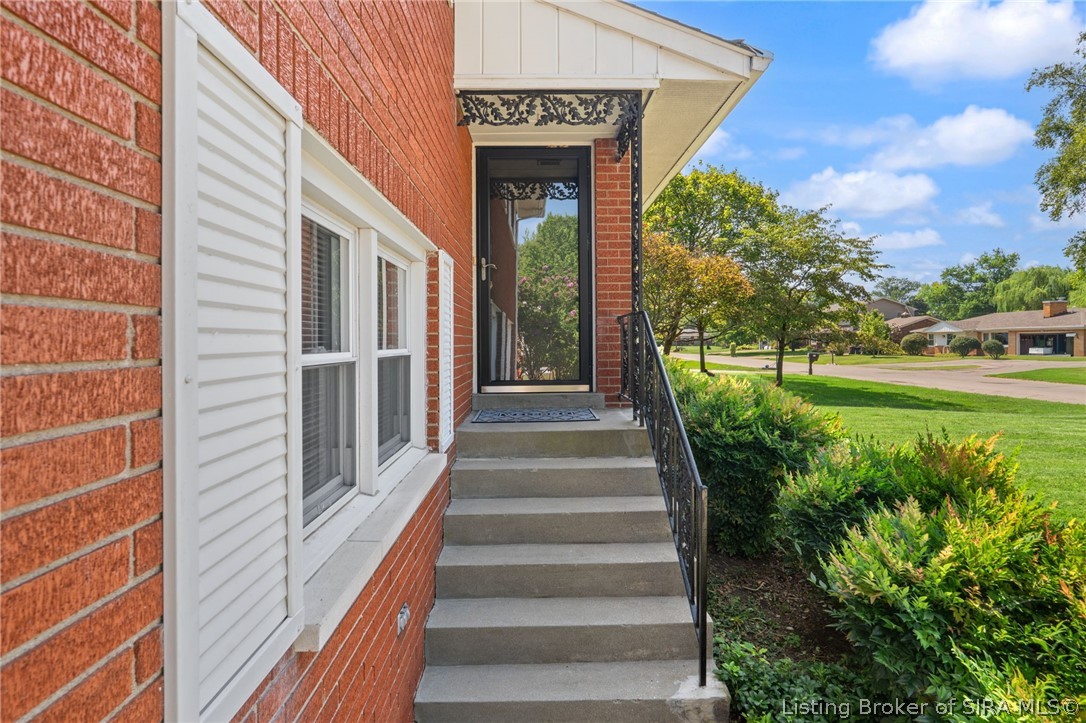 104 W Maplewood Drive
