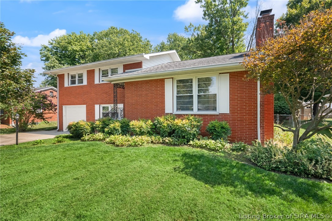 104 W Maplewood Drive