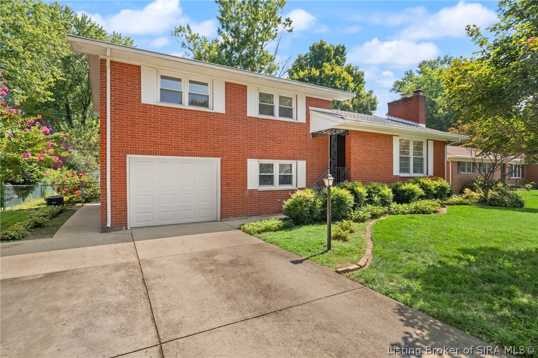 104 W Maplewood Drive