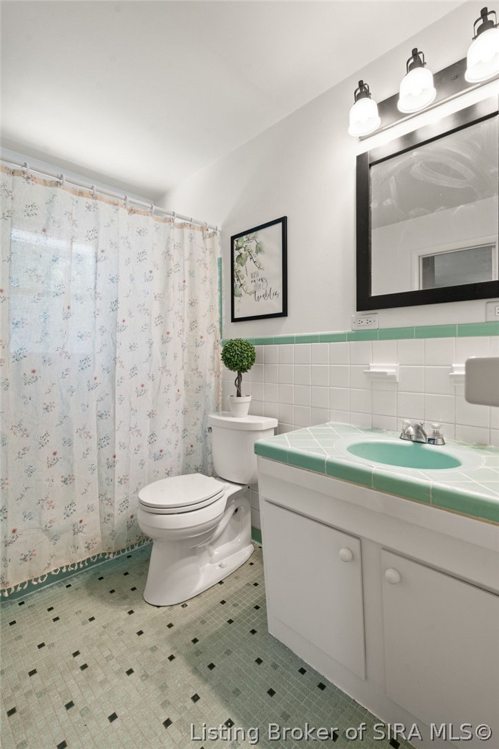 104 W Maplewood Drive
