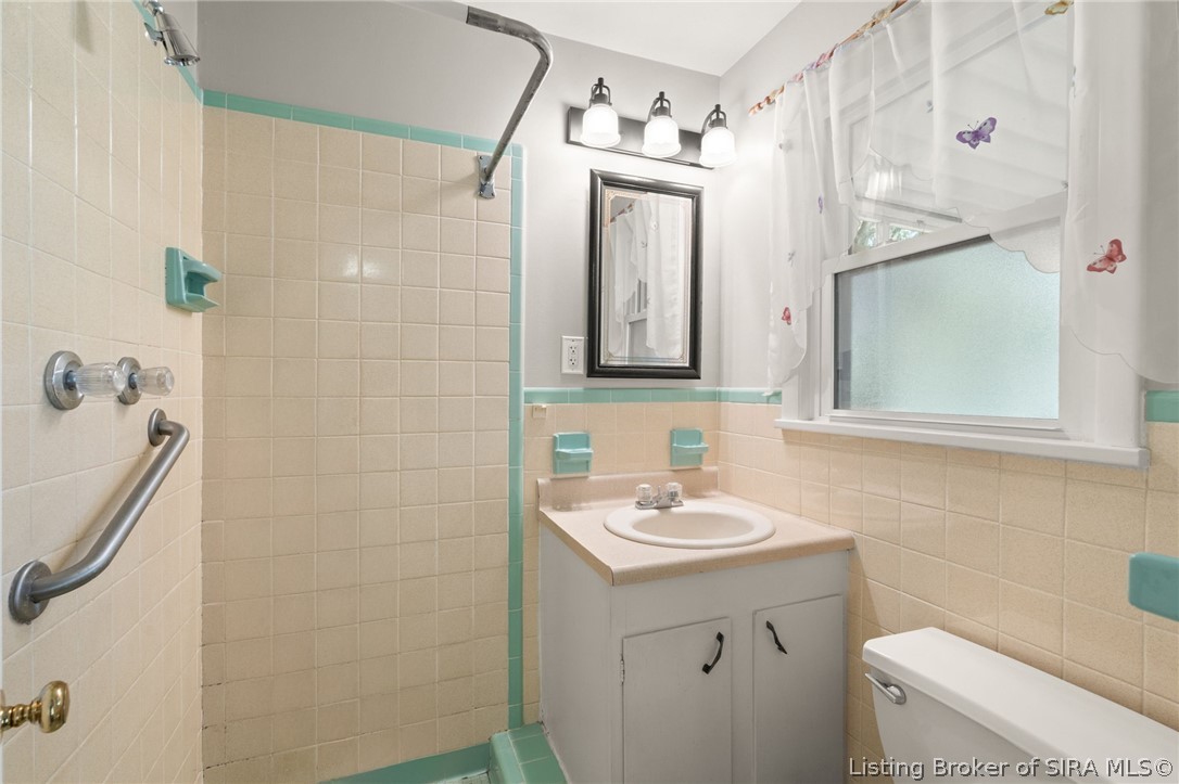 104 W Maplewood Drive