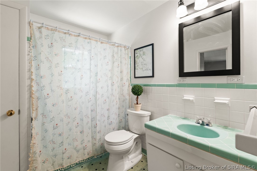 104 W Maplewood Drive