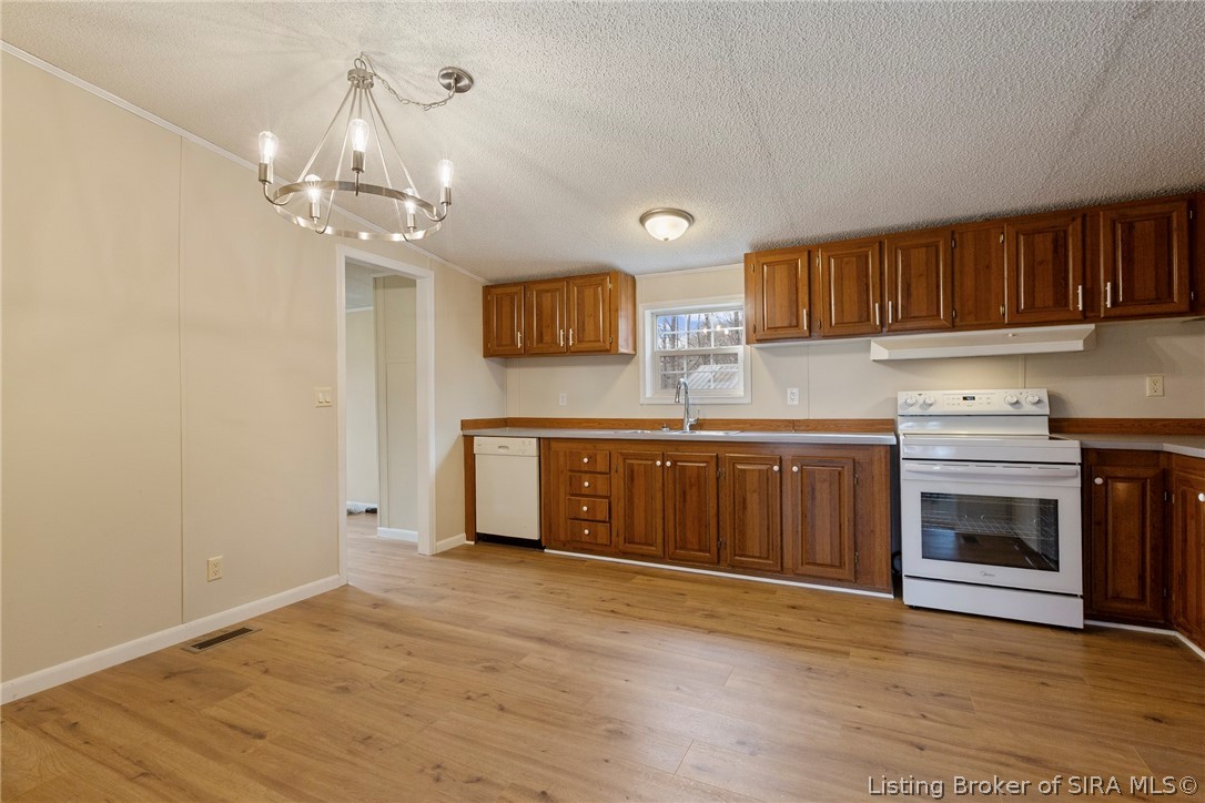 4235 NE Hwy 135