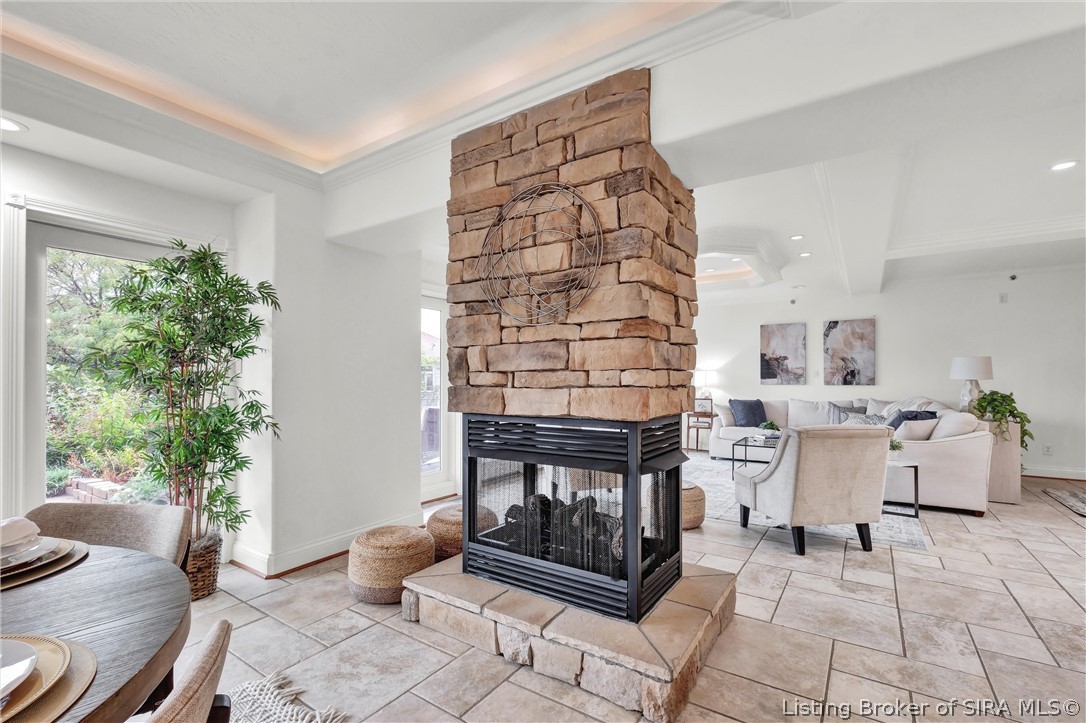 606 W Riverside Drive