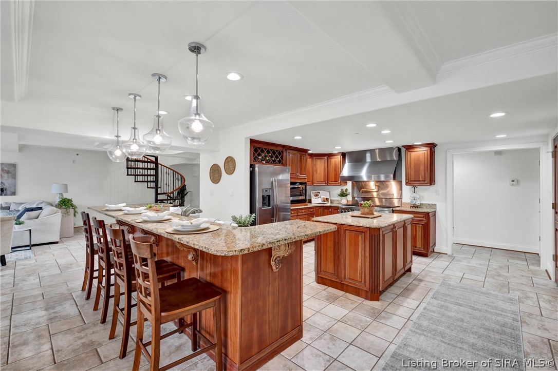606 W Riverside Drive