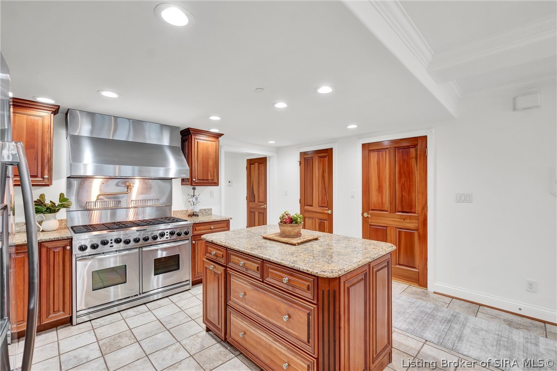 606 W Riverside Drive