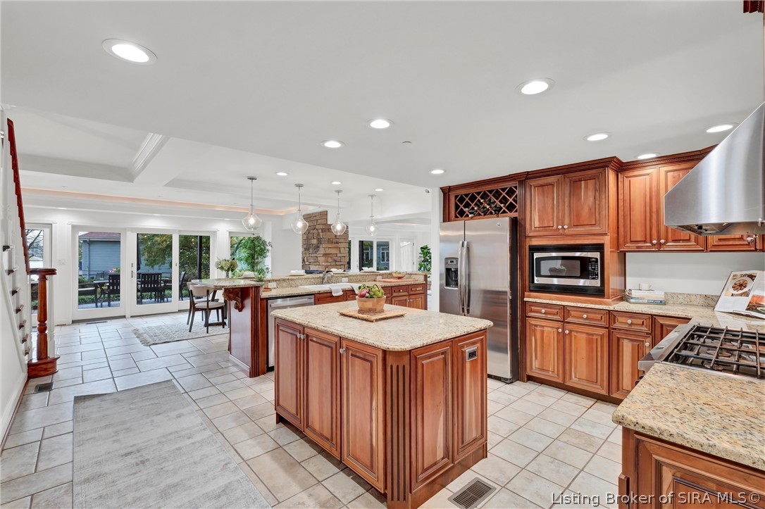 606 W Riverside Drive