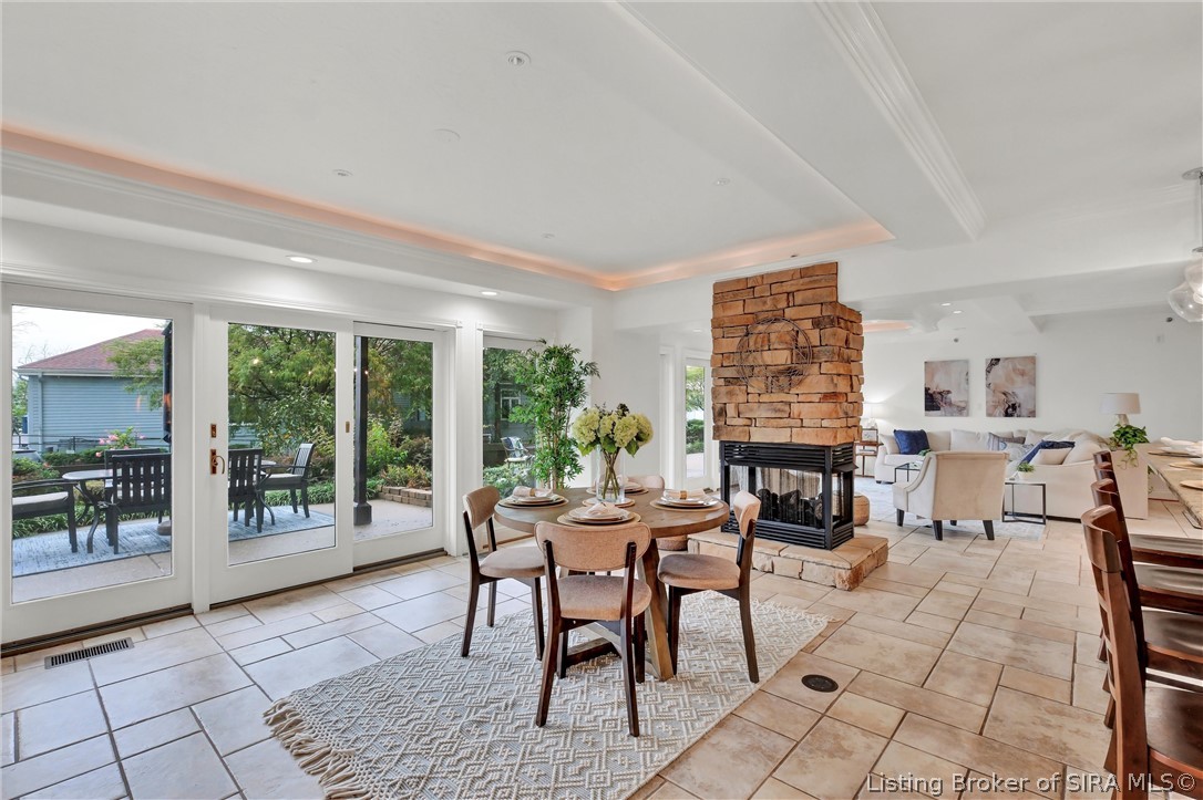 606 W Riverside Drive