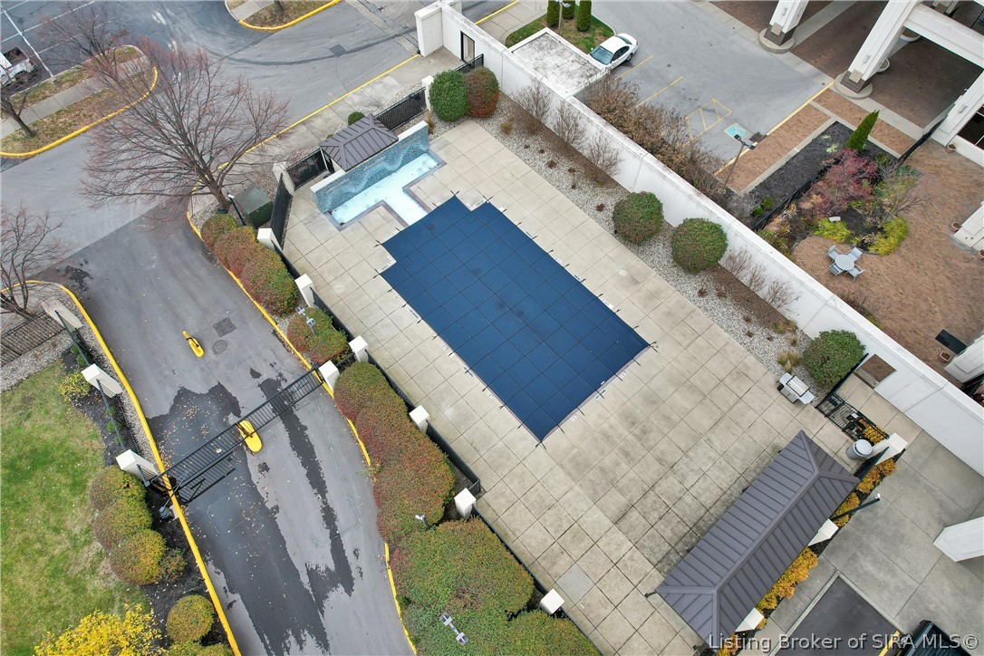 606 W Riverside Drive
